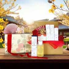 How to Make a DIY Aromatherapy Gift Set with Essential Oils