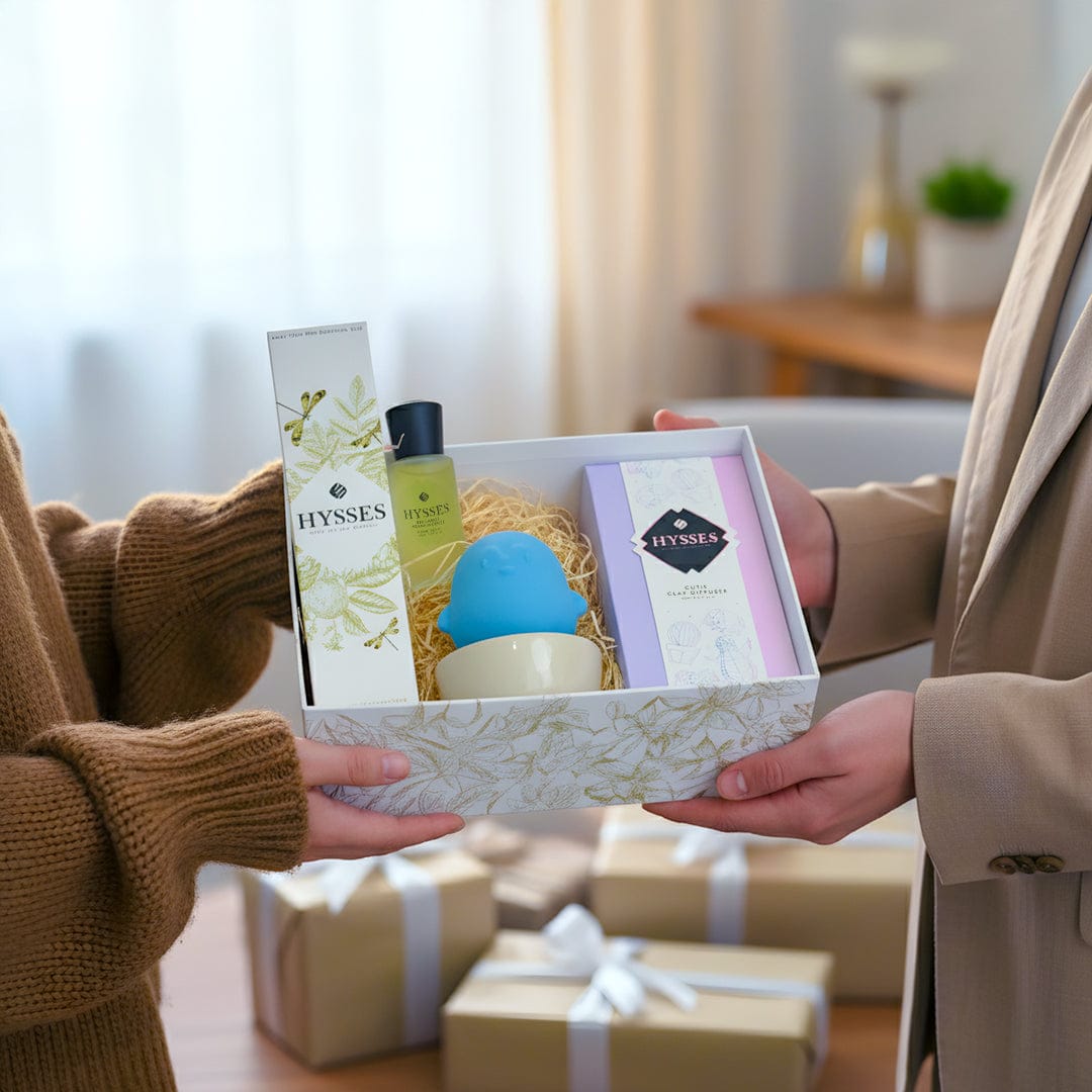 Hysses Official Gifts A Penguin Noel